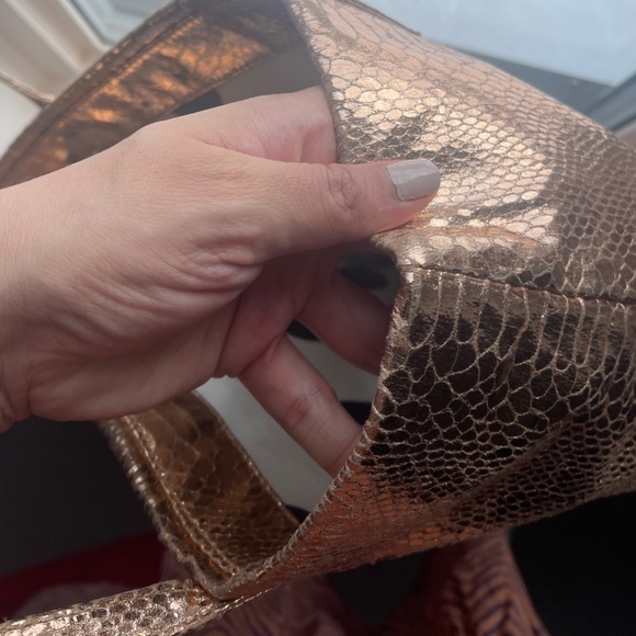 🤩HOST PICK🤩 Kate Spade rose gold tote!!! - Picture 16 of 16